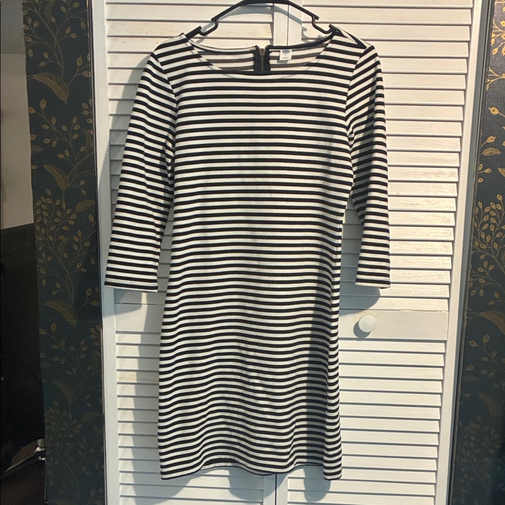Old Navy Black and White Striped Long Sleeve Dress